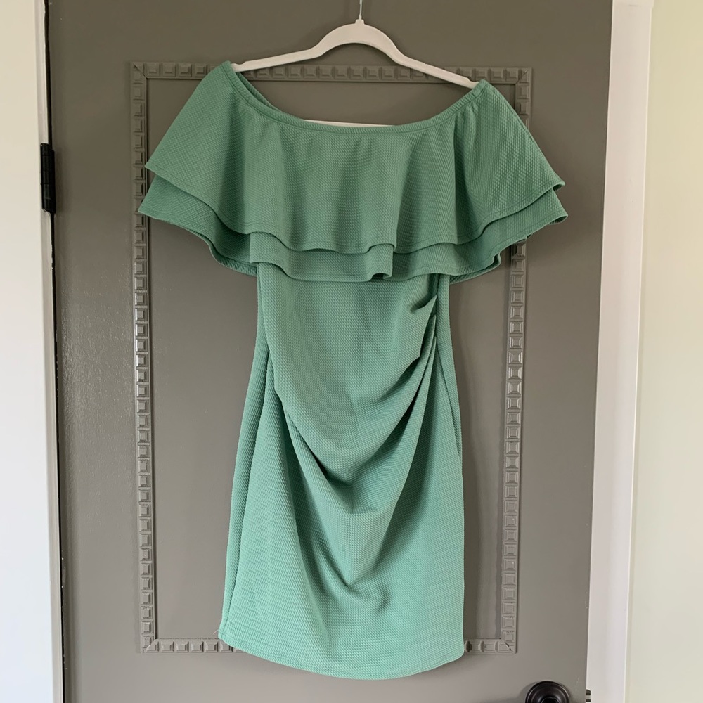 Short maternity dress, size small